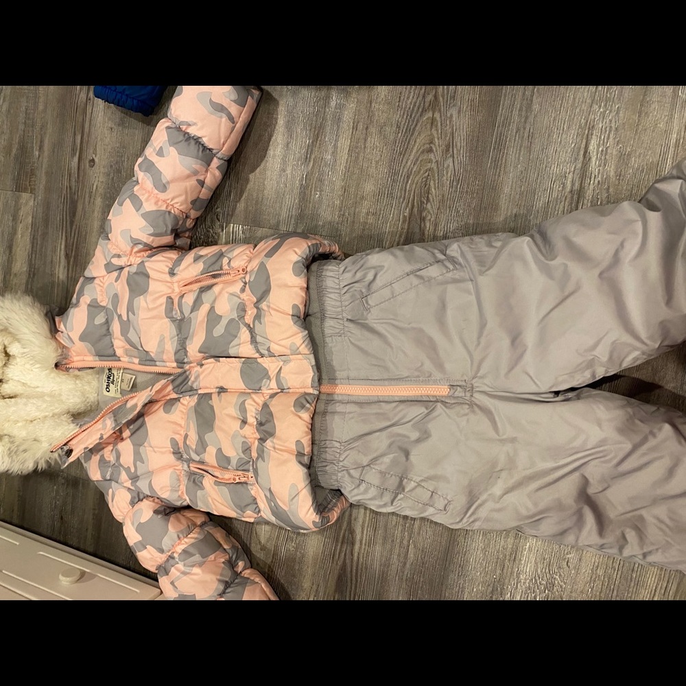 Girl snowsuit in new condition